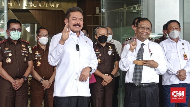 Menko Polhukam pada Senin siang menyambangi Kejagung dan salah satu perbincangannya di sana adalah agar Korps Adhyaksa lebih selektif tangani kasus korupsi.
