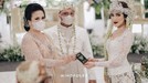 Syahra Larez artis cantik yang pernah menjalani asrama yang cukup lama dengan Rizky Billar baru saja melangsungkan pernikahan&period; Berikut momen bahagia penikahan Syahra Larez&period;
