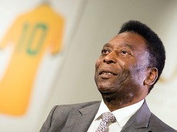Legenda Sepakbola Pele Jalani Operasi Pengangkatan Tumor