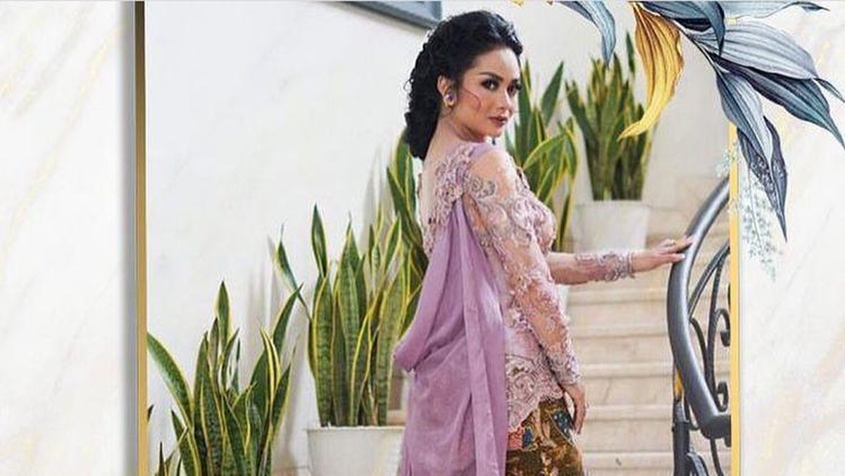 Kebaya Krisdayanti saat menghadiri lamaran Aurel dan Atta jadi perbincangan&period; Berikut penampakannya&excl;