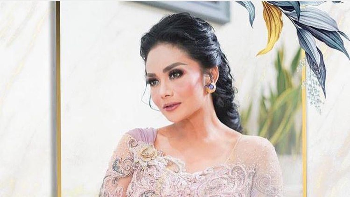 Kebaya Krisdayanti saat menghadiri lamaran Aurel dan Atta jadi perbincangan&period; Berikut penampakannya&excl;