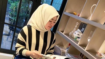 img-title Sherrin Tharia Bantah Minta Zumi Zola Nafkahi Anak Rp20 Juta