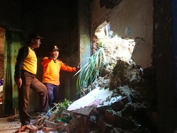 Tebing Setinggi 12 Meter Longsor, Rumah Warga di Tulungagung Jebol dan Retak