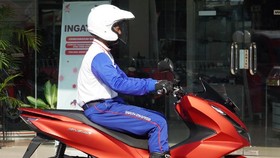 Kenapa Naik Motor Harus Pakai Helm SNI atau Ditilang?