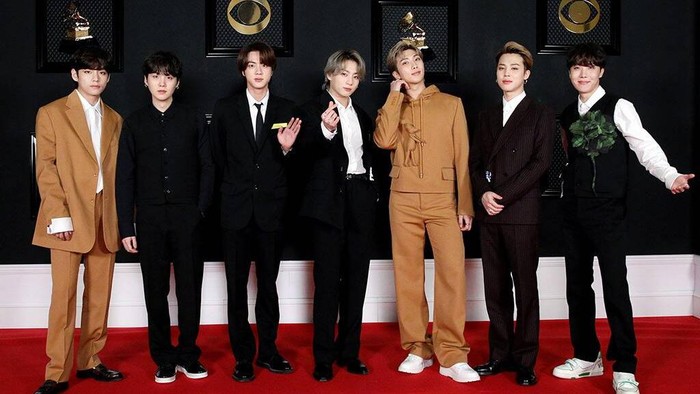 Tampil Glamour dan Elegan, Beginilah Gaya Para Musisi di Atas Red Carpet Grammy Awards 2021