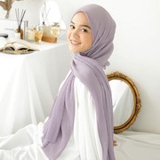 Tips Menggunakan Pleated Pashmina yang Kekinian agar Tetap Nyaman dan Stylish