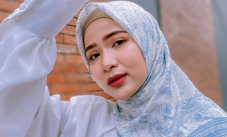 7 Tips Hijab Untuk Bentuk Wajah Bulat Agar Tampak Lebih Tirus