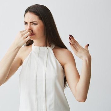 7 Cara Ampuh Mengatasi Bau Badan secara Alami, Bukan Pakai Deodoran!