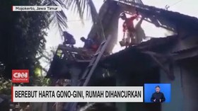 VIDEO: Berebut Harta Gono-Gini Rumah Dihancurkan
