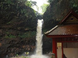 Menikmati Kesejukan Alam di Curug Dago Bandung