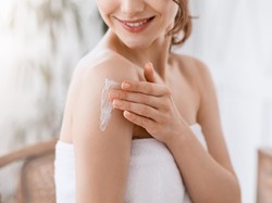 5 Body Lotion untuk Kulit Kering dan Bersisik yang Sedang Diskon