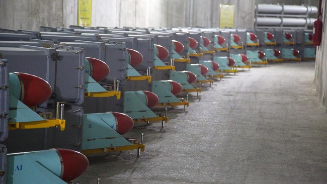 Hubungan Israel-Iran menjadi sorotan saat Teheran mengaku siap siaga setelah pasukan Tel Aviv menggempur jalur Gaza, Palestina sejak pekan lalu.