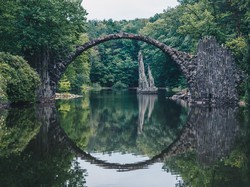 Tempat-tempat Paling Tidak Biasa di Dunia: Gua Penyihir-Jembatan Setan