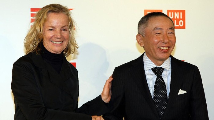 TOKYO - MARCH 17:  Designer Jil Sander (L) and Tadashi Yanai (R), Chairman and CEO, Fast Retailing Co., Ltd. pose for photographs during a press conference at Four Seasons Hotel Chinzanso on March 17, 2009 in Tokyo, Japan. Sander closes the design consultation contract with Uniqlo band, a Japanese casual wear retail chain owned and developed by Fast Reailing. New products supervised by Sander will be on sale from Autumn 2009.  (Photo by Junko Kimura/Getty Images)