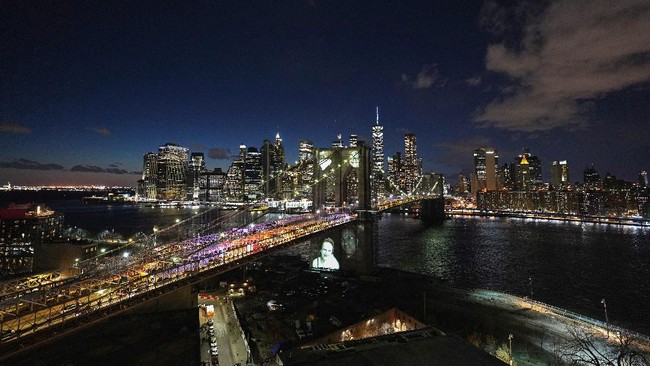 FOTO: Jembatan Brookyln dan Memori Korban Corona New York