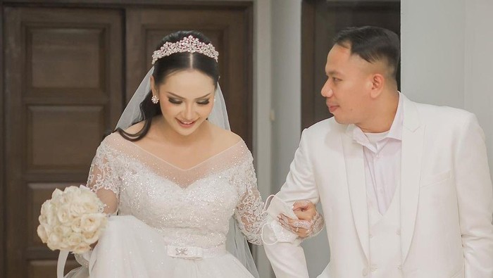 Pesona Kalina Ocktaranny Saat Akad dan Resepsi