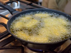 Kreatif! Netizen Ini Sulap Minyak Goreng Bekas Jadi Sabun