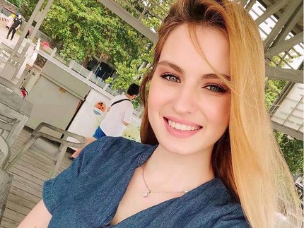 Viral di TikTok, Model Cantik Rusia Ini Ternyata Istri Aktor Indonesia