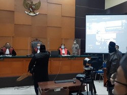 Momen Novel Bamukmin Teriak & Tunjuk-tunjuk Hakim Saat WO Sidang HRS