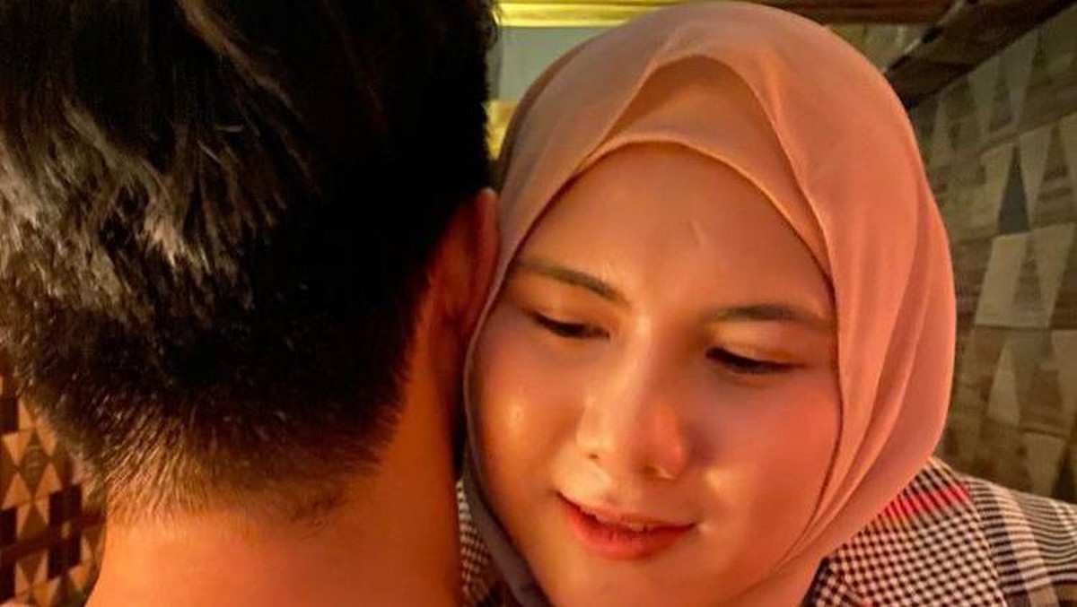 Berikut potret kebersamaan Evelyn Nada Anjani dan Rulyabii yang sempat bungkam tentang kedekatan mereka&period;