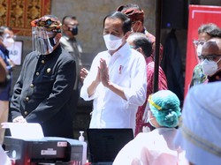 Pasca Vaksinasi Massal di Bali, Ini 3 Arahan Jokowi untuk Sandiaga