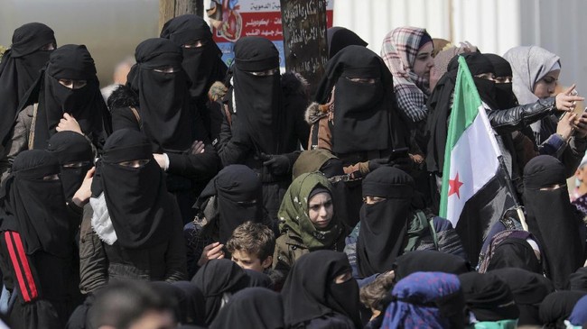FOTO: Warga Idlib Peringati 10 Tahun Perang Saudara Suriah