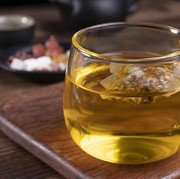 Ssttt, Ternyata 5 Jenis Teh Herbal Ini Bisa Bantu Mencerahkan Kulit, Loh!