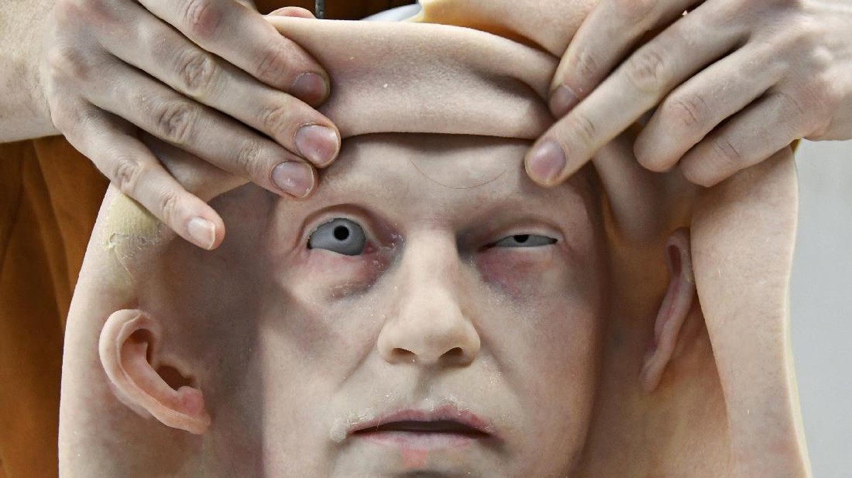 FOTO: Kulit Buatan Dipasang di Robot Humanoid Rusia
