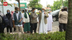 VIDEO: Polisi Bubarkan Pendukung Rizieq Shihab