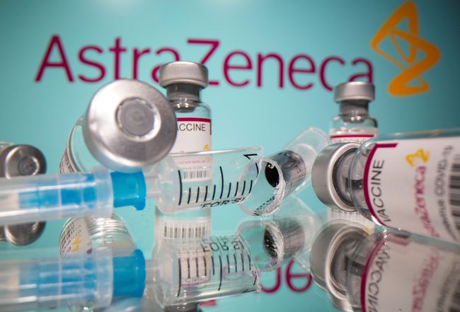 Perempuan Swedia Meninggal Usai Suntik Vaksin Astrazeneca<script async src=
