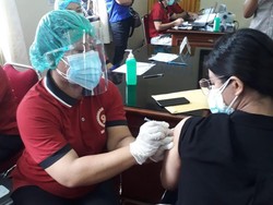 Bakal Dikunjungi Jokowi, Begini Vaksinasi Pelaku Pariwisata di Bali