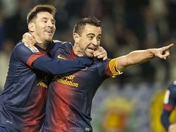 Xavi Beri Emoji Cium ke Messi