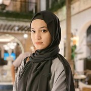5 Gaya Hijab ala Jihan Salsabila, Istri Cantik Ustaz Syam