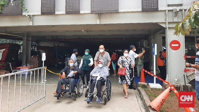 Pendaftaran vaksinasi untuk Lansia di Balai Besar Pelatihan Kesehatan (BBPK) di Hang Jebat, Jakarta, dimulai Senin (22/3). Pemilik KTP non-DKI bisa mendaftar.