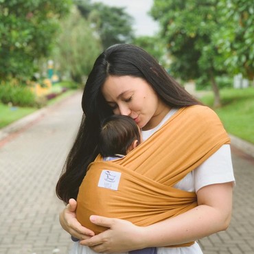 Jawaban Cerdas Asmirandah Saat Anak Disebut 'Bau Tangan'