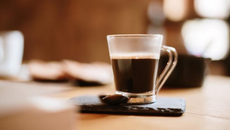 A cup of esprJumlah Kalori Secangkir Kopi Hitam, Kopi Sehat yang Kaya Manfaat

esso black coffee