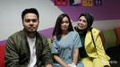Berikut adalah potret Elly Sugigi dengan sang anak setelah sempat ribut sekarang sudah akur&period;