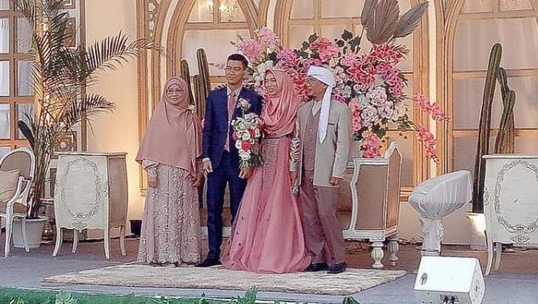 Berikut potret manis Aa gym dan Teh Ninih yang tinggal kenangan!