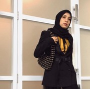 Inspirasi Gaya Modest yang Stylish untuk ke Kantor ala Jenahara Nasution