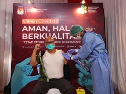 Komisioner hingga Pegawai KPU Mulai Divaksinasi COVID-19 Tahap I