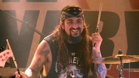 Eks Dream Theater Puji Penabuh Drum dari Galon Asal Bengkulu