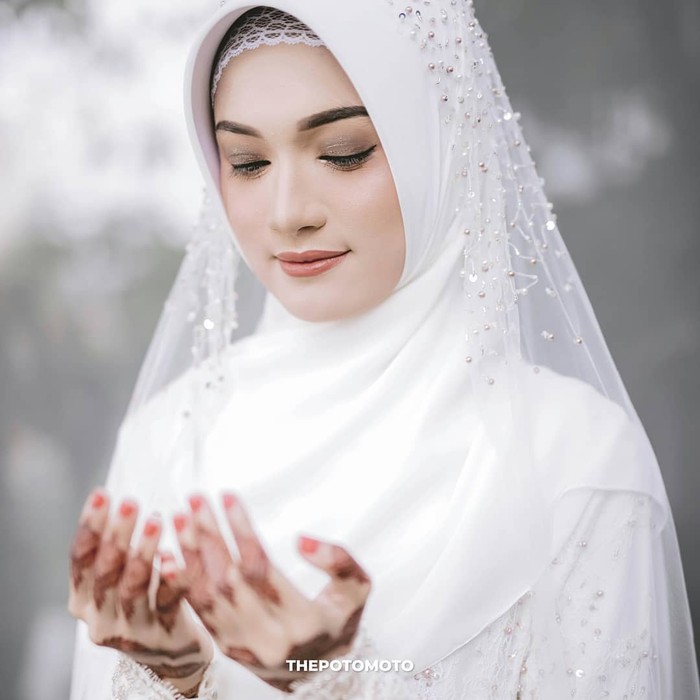 Jihan Salsabila dan Ustaz Syam dikabarkan saling mengenal melalui aplikasi Tiktok. Mulanya Ustaz Syam penasaran dengan sosok Jihan yang juga aktif berdakwah di Tiktok. Setelah itu, Ustaz Syam silahturahim ke pondok pesantren yang dikelola oleh keluarga Jihan. Meski tak bertemu langsung dengan Jihan, ustaz Syam mengaku merasa nyaman dengan keluarga Jihan. (Foto: instagram.com/thepotomoto/)