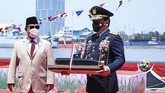 FOTO: Kapal Selam Baru Alugoro-405 untuk TNI - AL Kapal selam Alugoro-405 hasil kolaborasi PT PAL Indonesia dan industri Korsel telah diserahkan secara resmi oleh Menhan Prabowo kepada TNI AL.