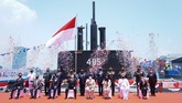 FOTO: Kapal Selam Baru Alugoro-405 untuk TNI - AL Kapal selam Alugoro-405 hasil kolaborasi PT PAL Indonesia dan industri Korsel telah diserahkan secara resmi oleh Menhan Prabowo kepada TNI AL.