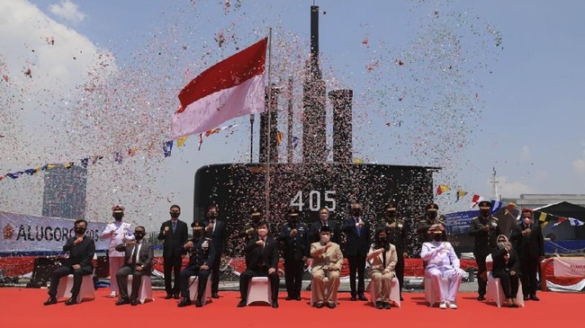Kapal selam Alugoro-405 ini merupakan buatan PT PAL Indonesia yang bekerja sama dengan Daewoo Shipbuilding and Marine Engineering (DSME) Korsel.