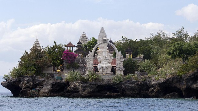 BKPM mengungkap strategi yang bisa dilakukan Pemda Bali untuk menarik investasi usai perekonomian 'porak poranda' akibat pandemi corona adalah vaksin.