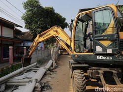 Robohnya Tembok Penghalang Rumah tapi Pemilik Lahan Tak Terima