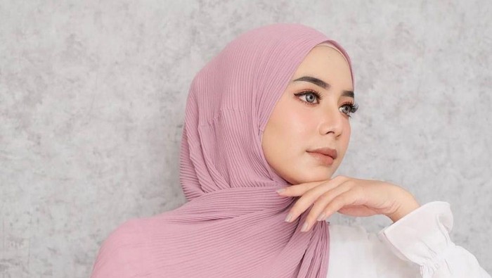 Trend 2021, Ini 5 Inspirasi Model Pashmina Plisket yang sedang Hits