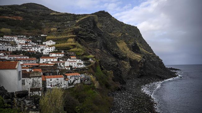Saat ini Pulau Corvo menjadi satu-satunya pemukiman di Portugal yang 100 persen warganya sudah divaksinasi.