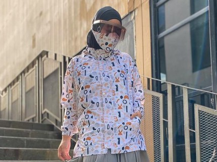 7 Inspirasi OOTD Hoodie Hijab untuk Olahraga hingga Liburan